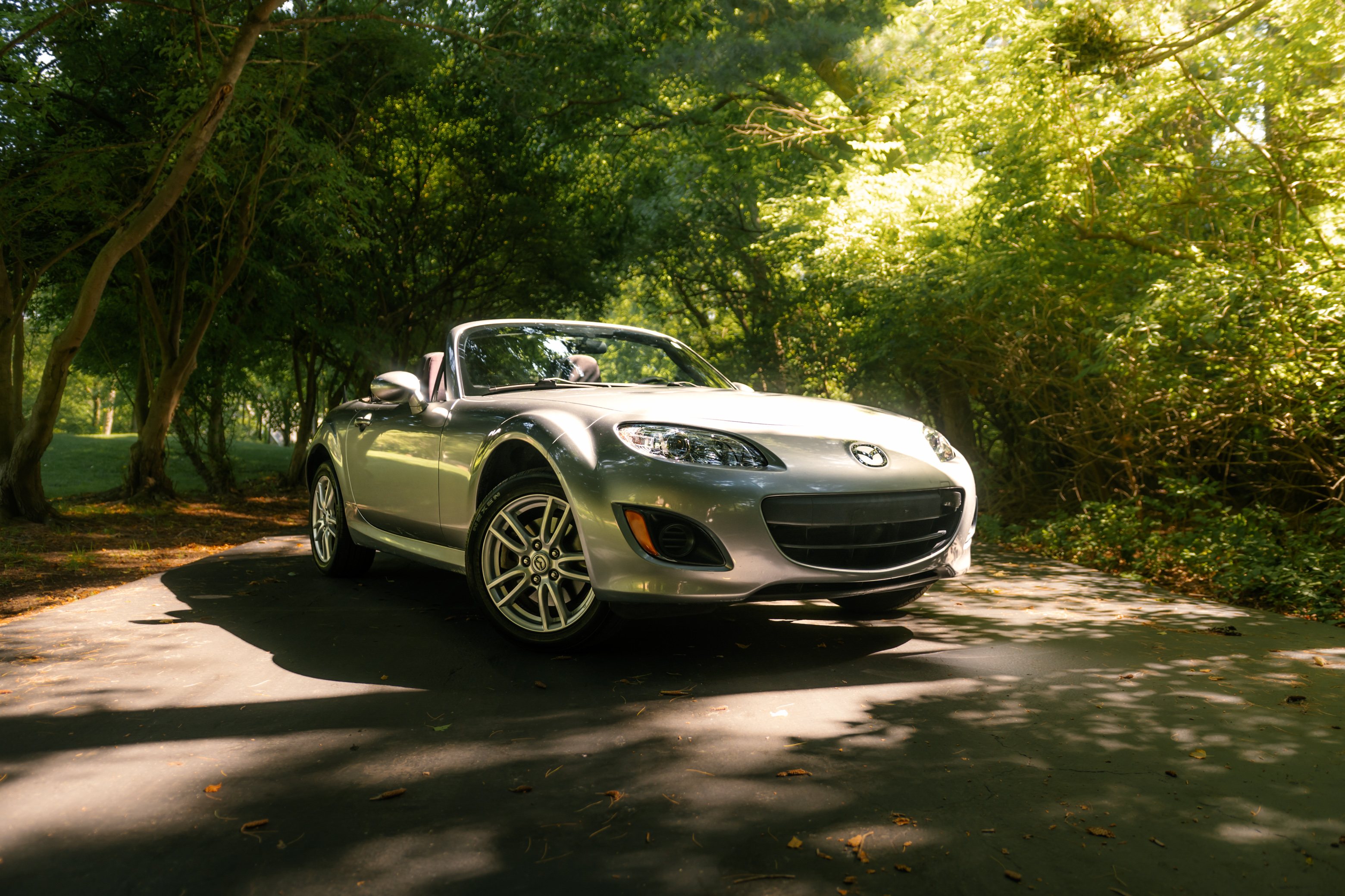 LIGHTWEIGHT. REAR-WHEEL DRIVE. MANUAL.