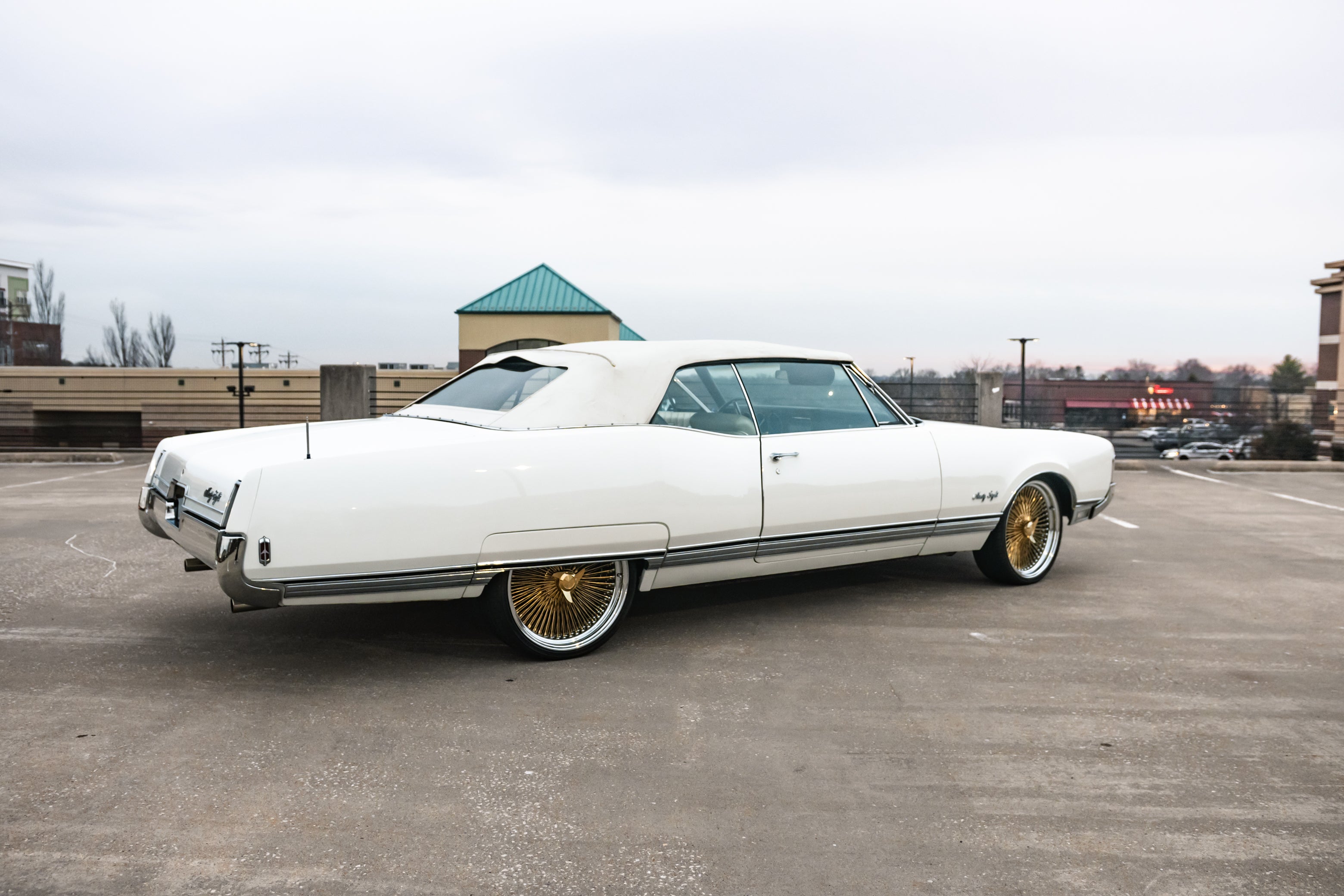 1968 Oldsmobile Ninety Eight - Photo 24