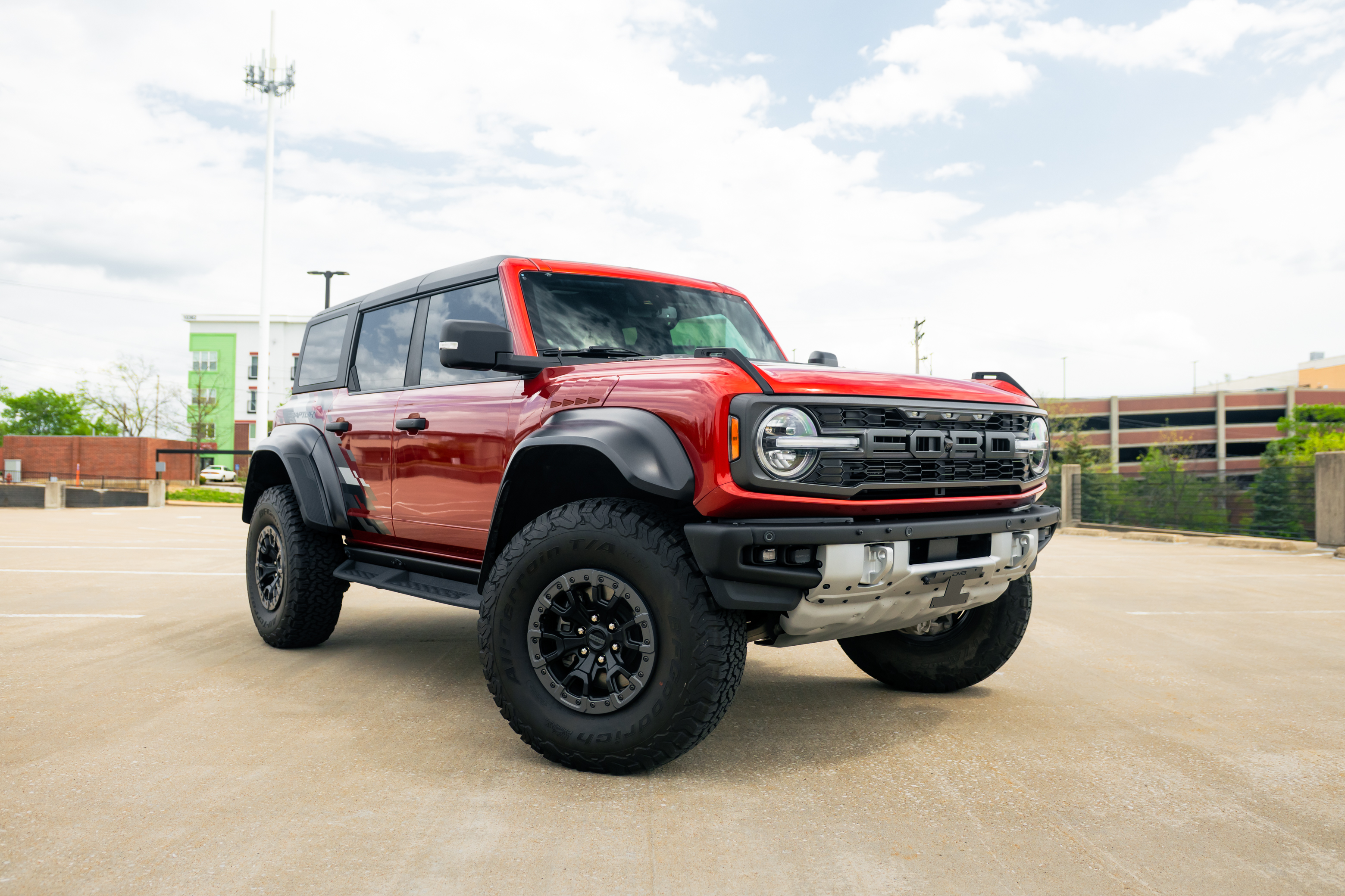 2024 Ford Bronco - Photo 2