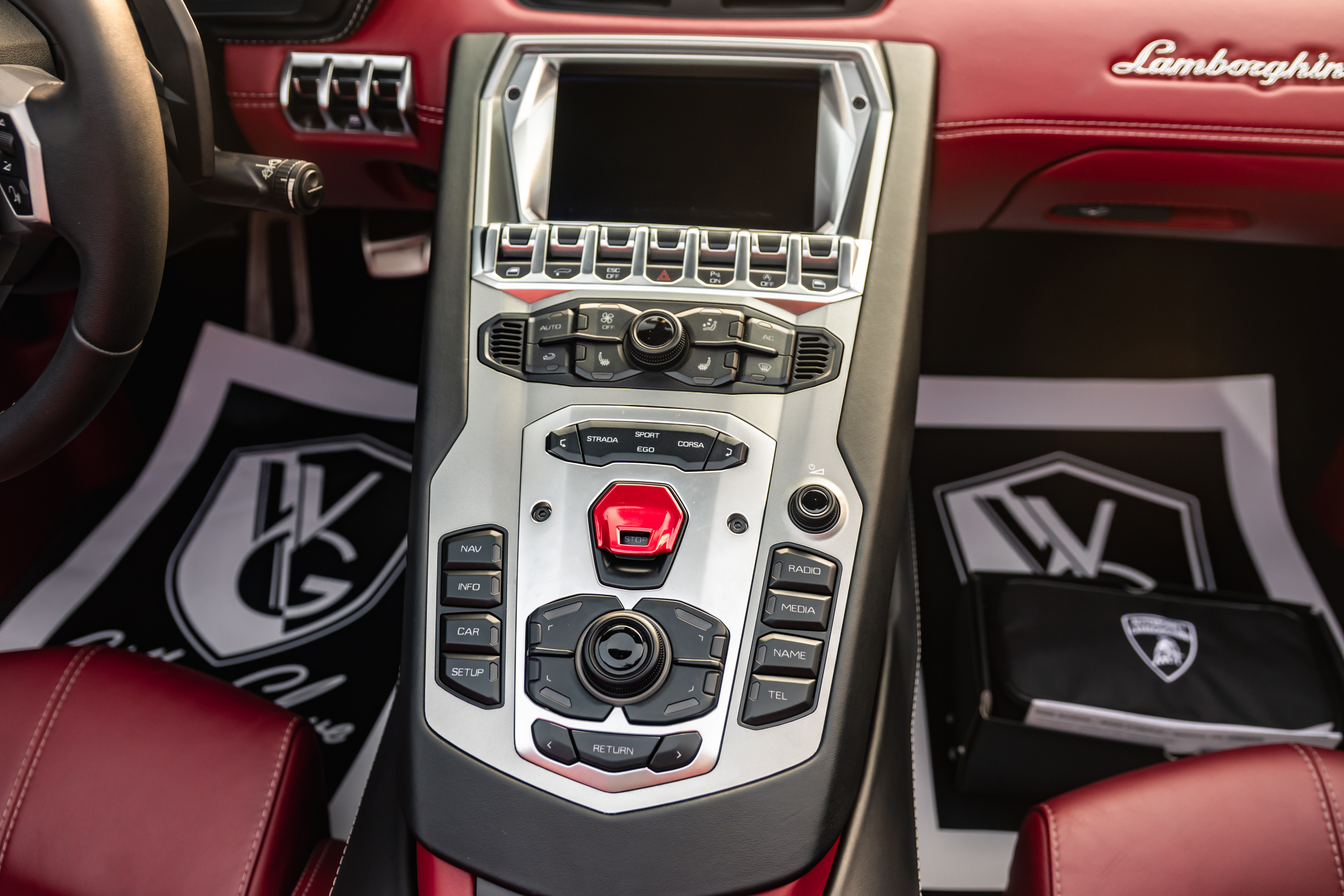 2018 Lamborghini Aventador - Photo 29