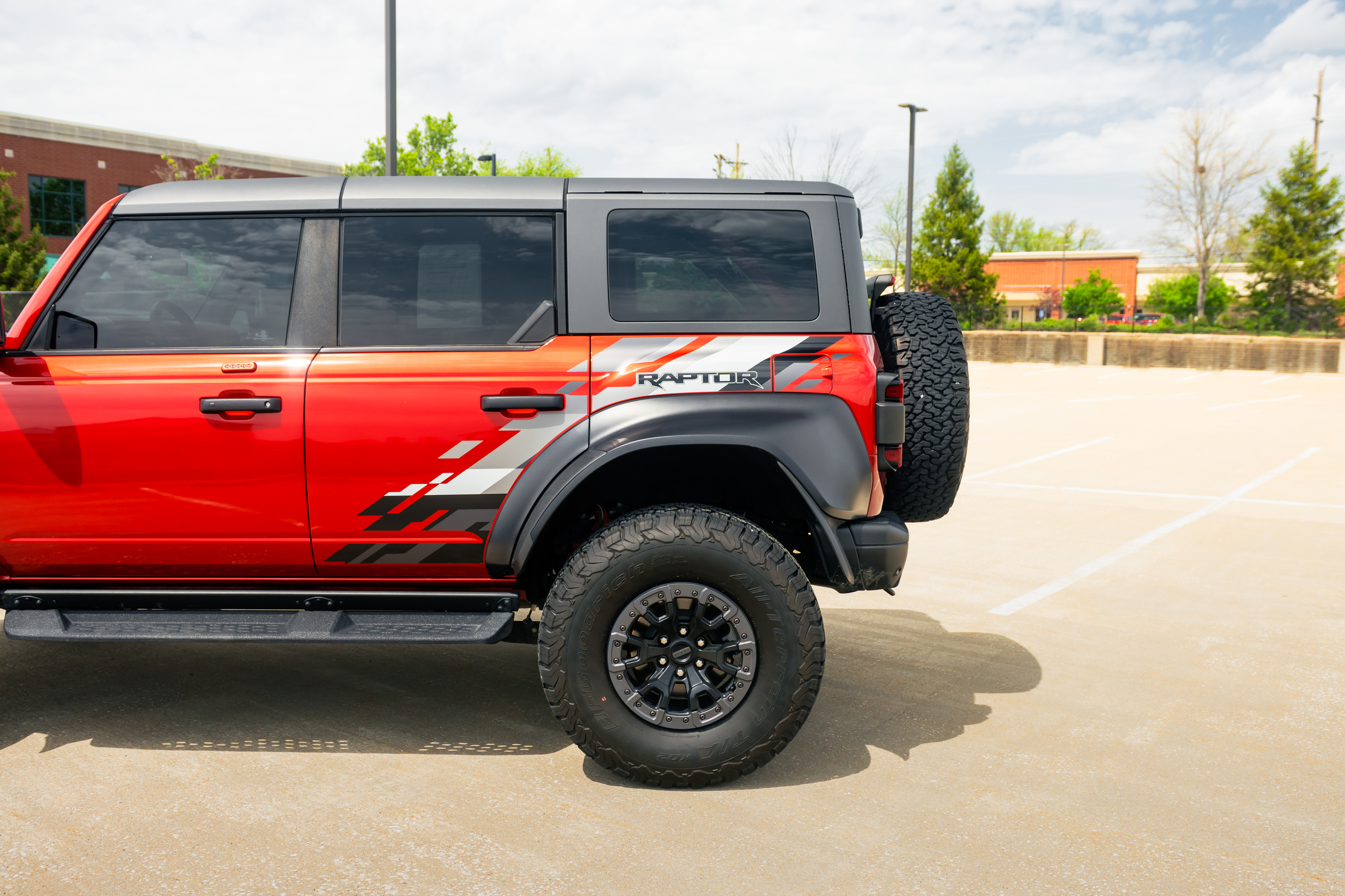 2024 Ford Bronco - Photo 8
