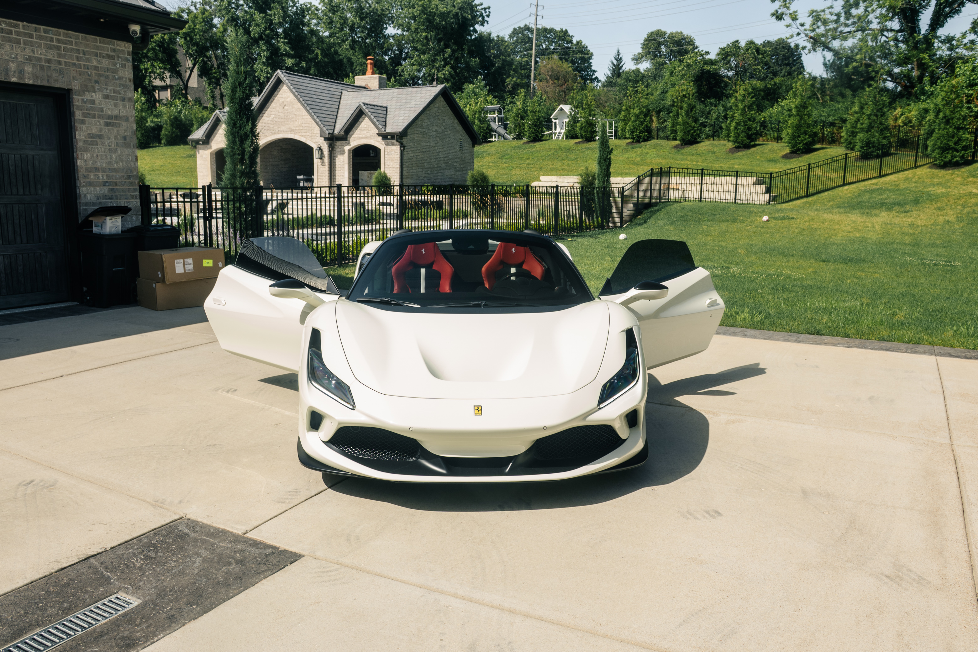 2023 Ferrari F8 Spyder's photo