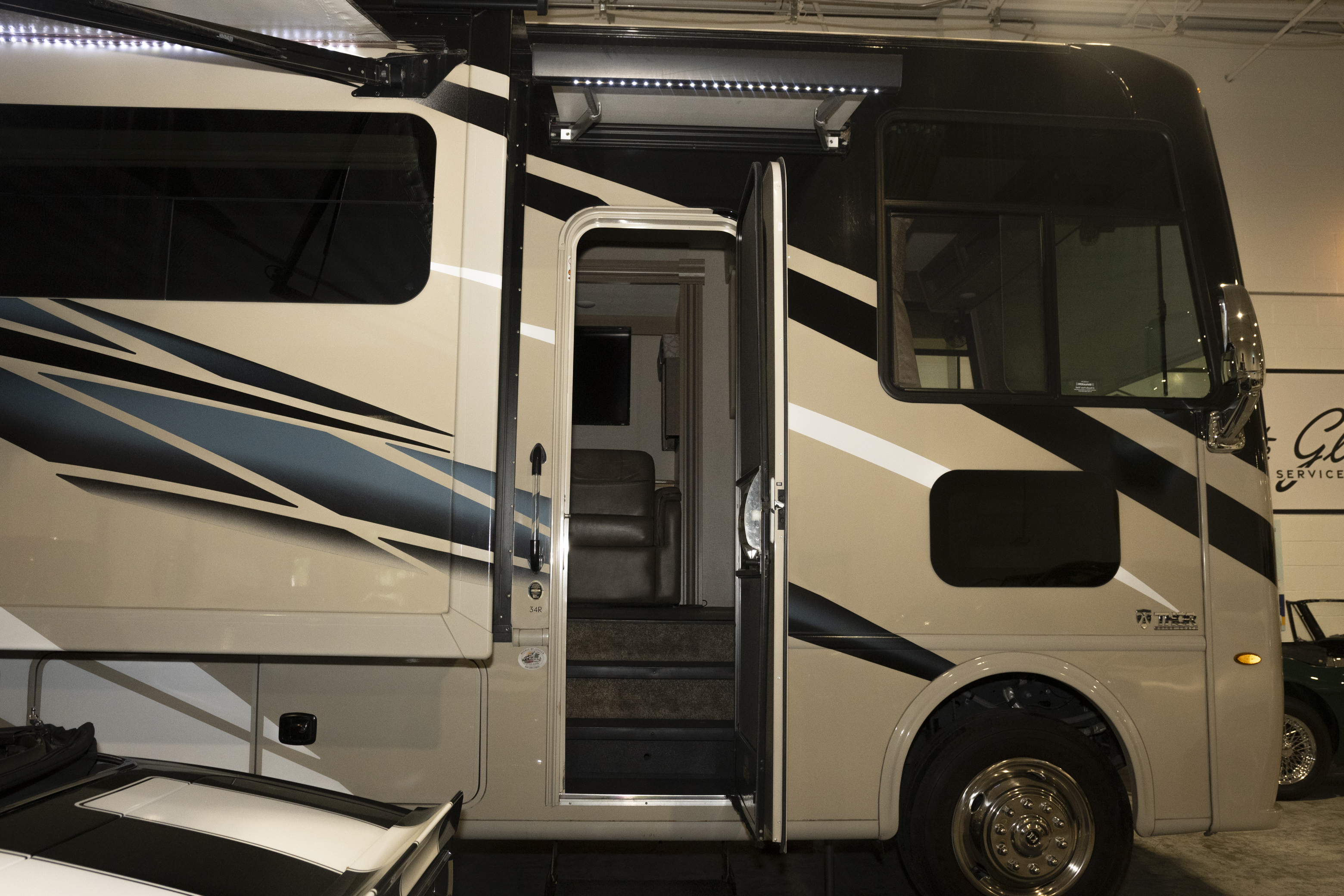 320 Horsepower. V10. Built For The Long Haul.
