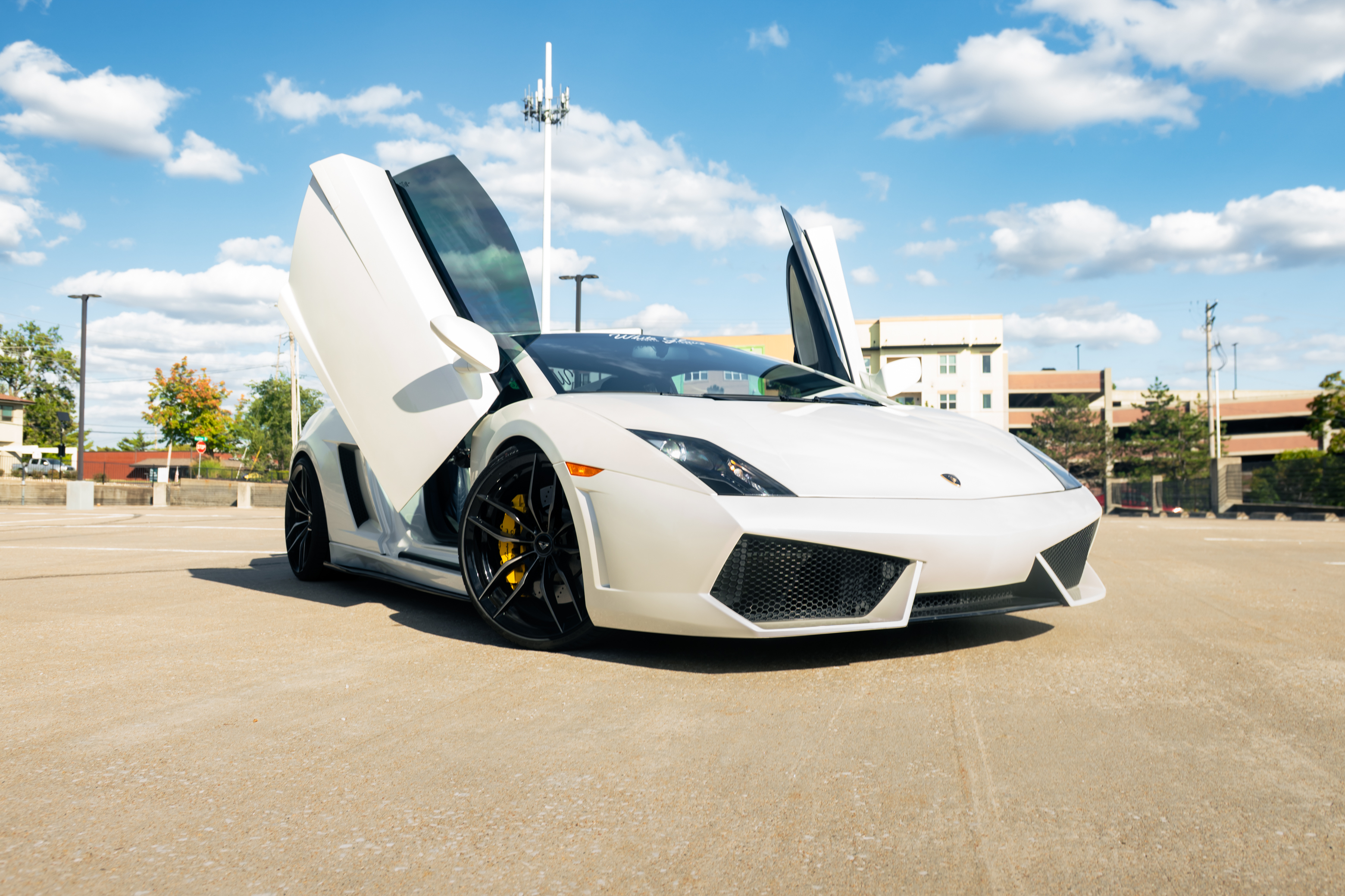 NATURALLY ASPIRATED V10. SCISSOR DOORS. ALL-WHEEL DRIVE.