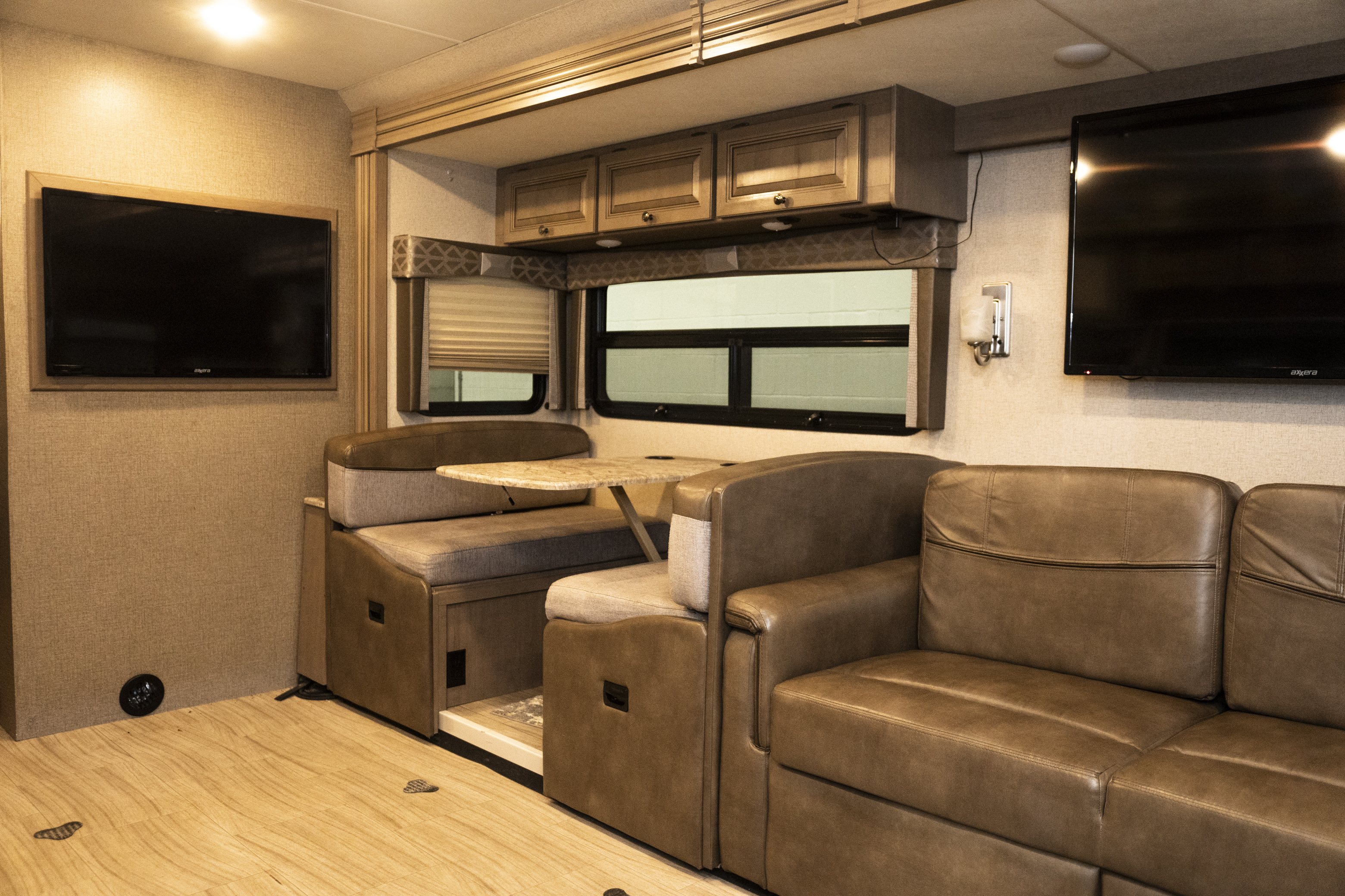 CLASS A MOTORHOME. TWO SLIDES. LOW MILES.